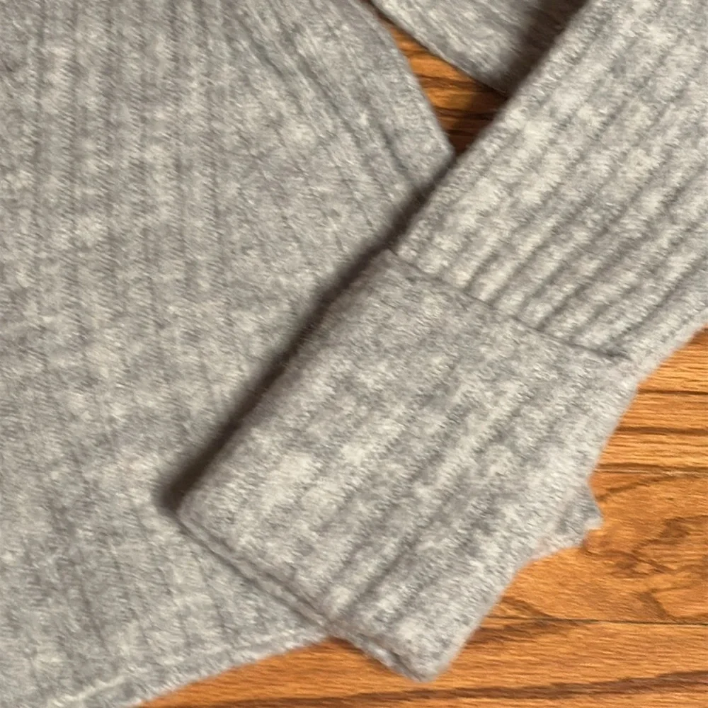 H + M Divided Knit Grey short long sleeve cable Sweater Sz XS